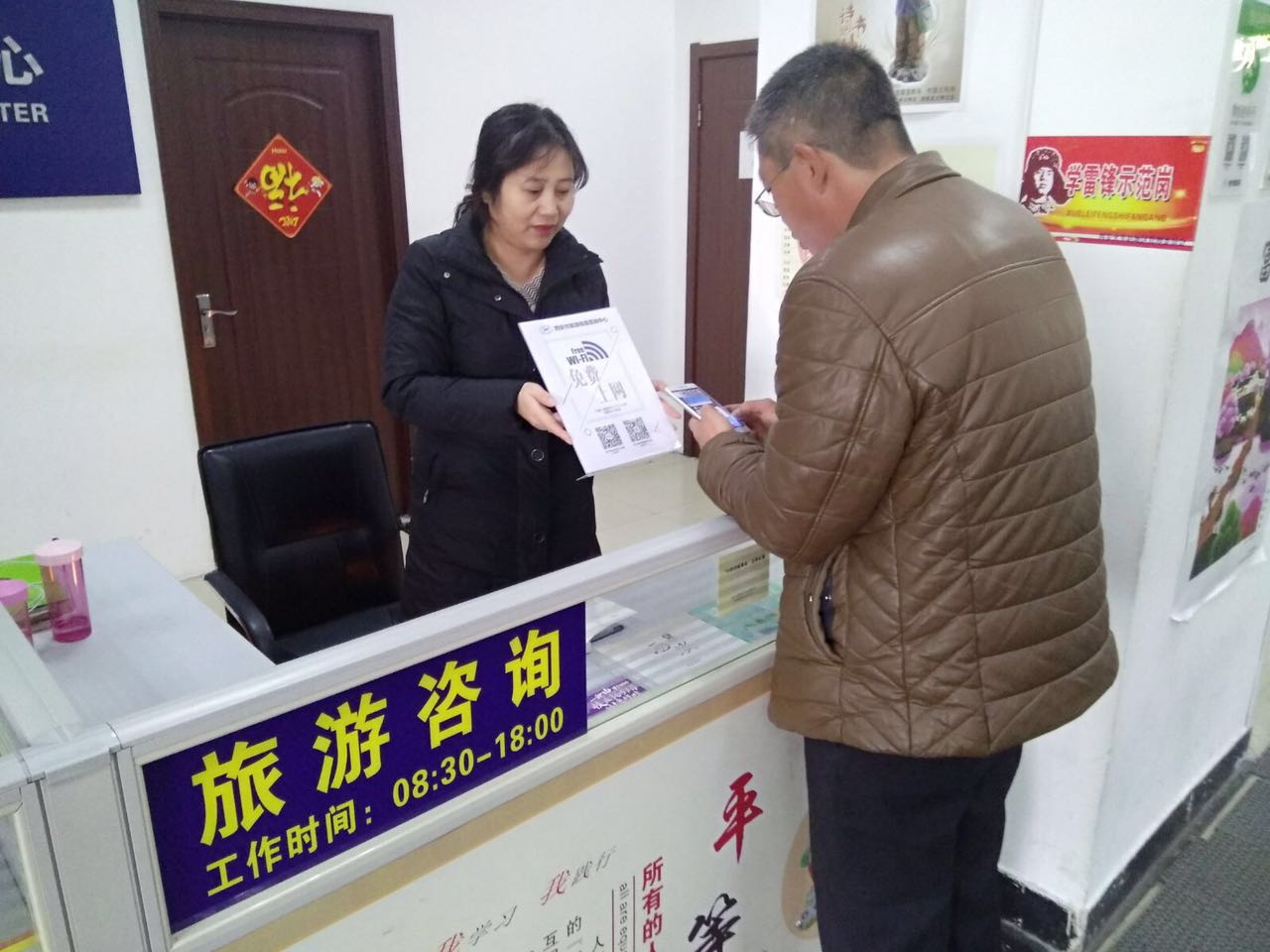 為游客當好“店小二”，西安市旅游信息咨詢中心元旦接待游客12000余人次